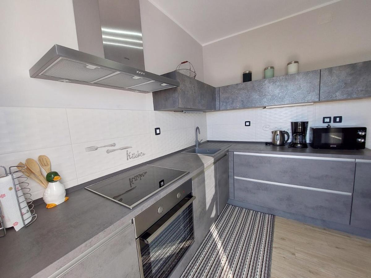 Family Apartment Cathy Galižana Esterno foto