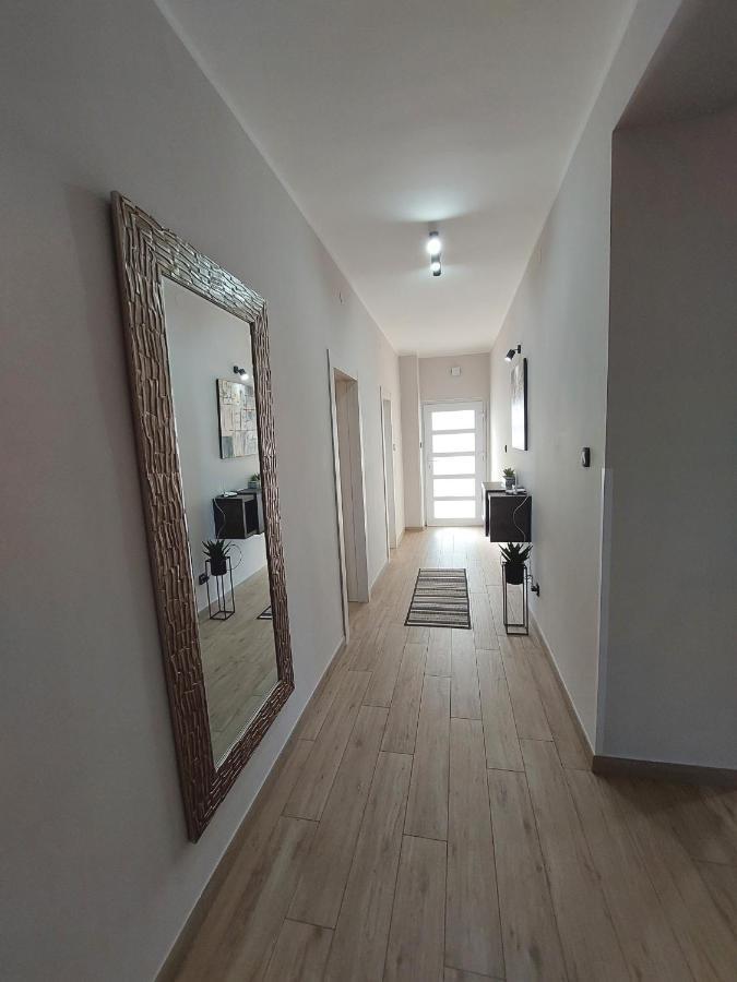 Family Apartment Cathy Galižana Esterno foto