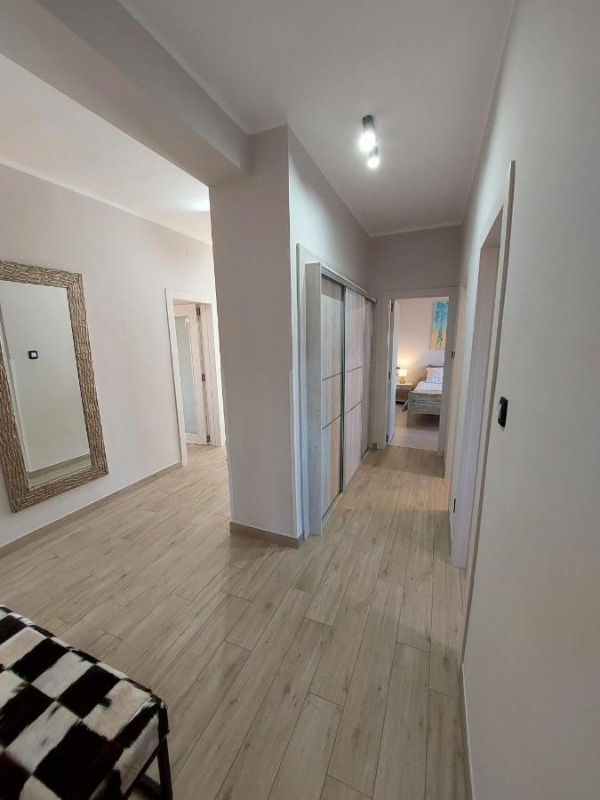 Family Apartment Cathy Galižana Esterno foto