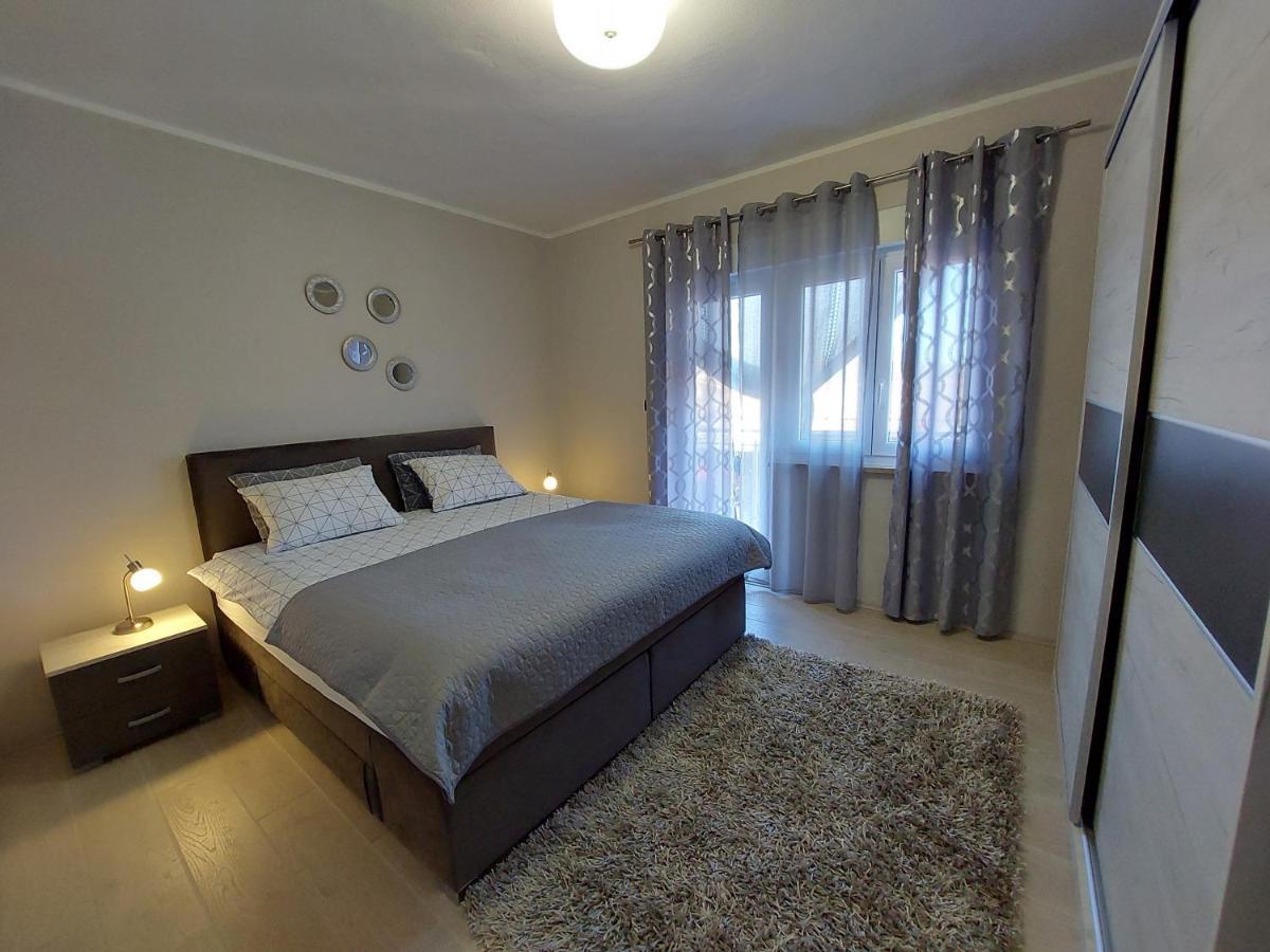 Family Apartment Cathy Galižana Esterno foto