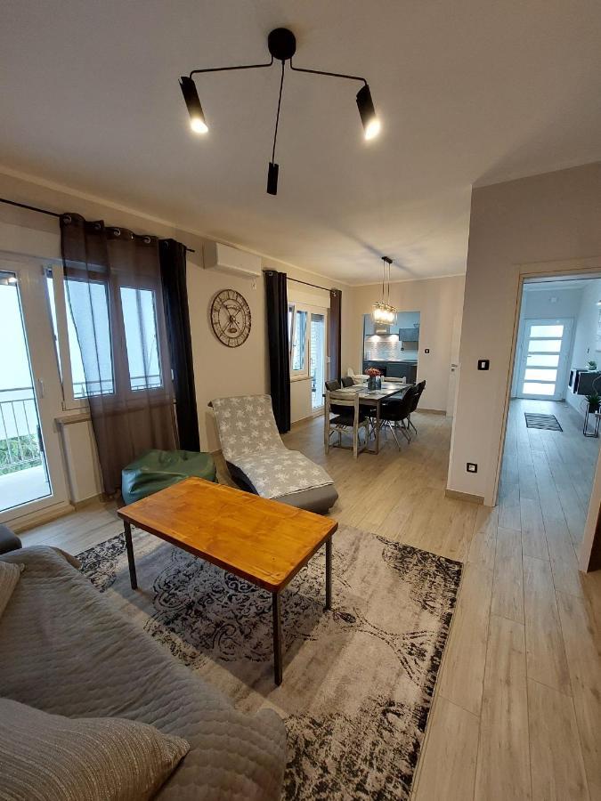 Family Apartment Cathy Galižana Esterno foto