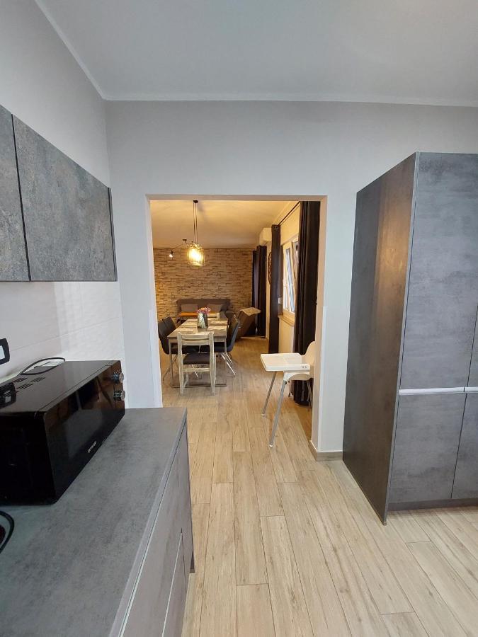 Family Apartment Cathy Galižana Esterno foto